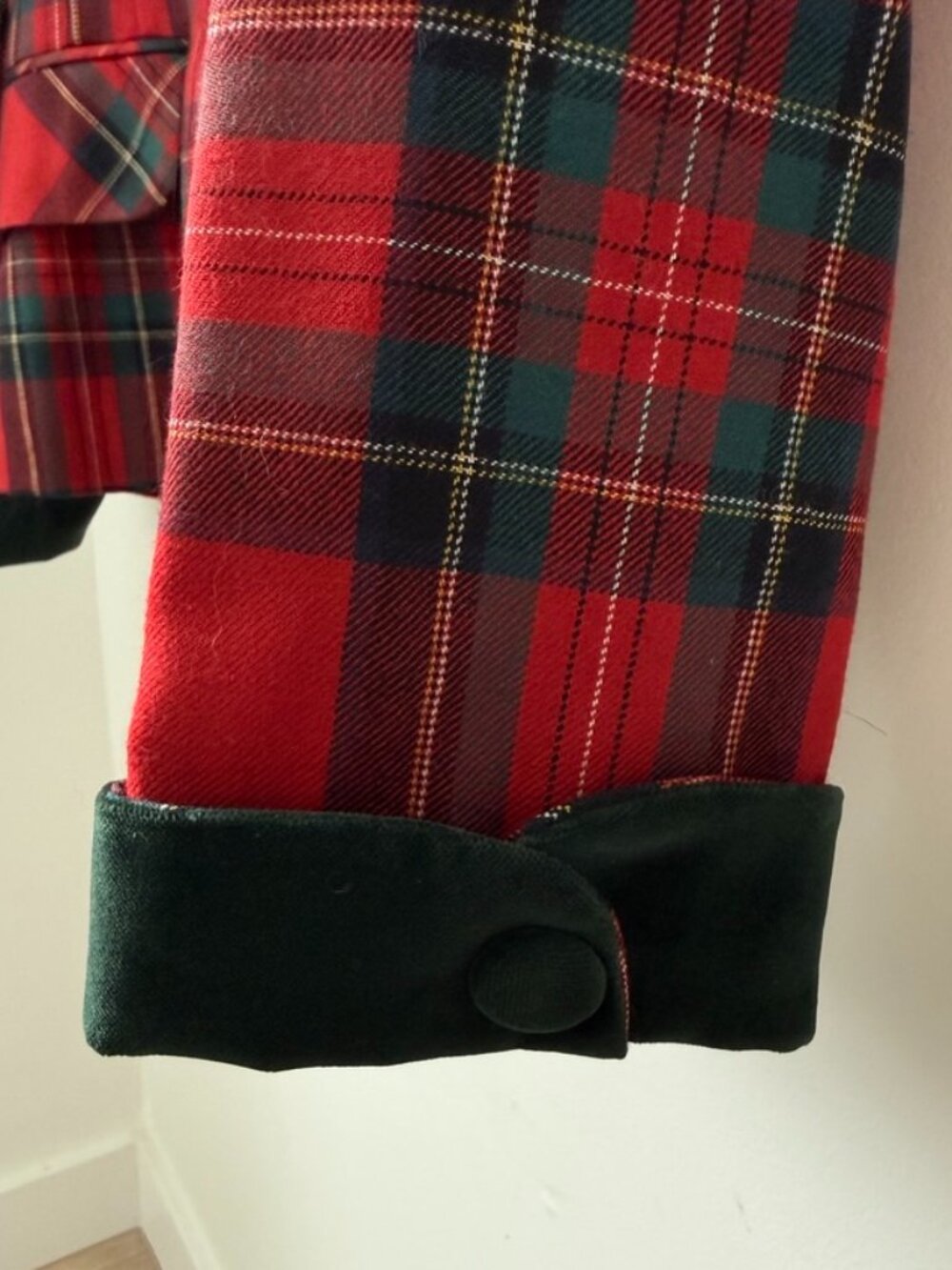 Vintage ARMORICA Italy Red Plaid 100% Wool Blazer Velvet Trim Collar Accent - Picture 3 of 8